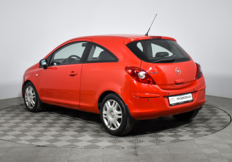 Подержанный автомобиль Opel Corsa 2009 года (7 фото)