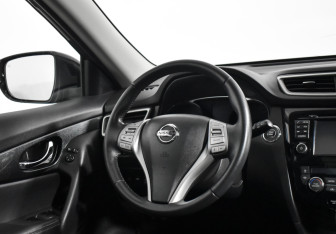 Подержанный автомобиль Nissan X-Trail 2015 года (15 фото)