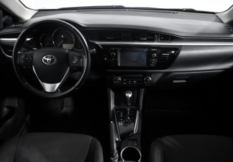 Подержанный автомобиль Toyota Corolla Sedan 2014 года (14 фото)
