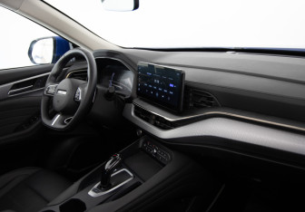 Подержанный автомобиль Haval F7 2023 года (13 фото)