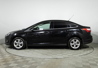 Подержанный автомобиль Ford Focus Sedan 2011 года (8 фото)