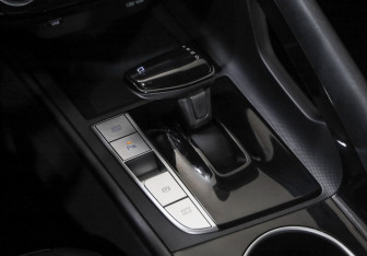 Подержанный автомобиль Hyundai Elantra Sedan 2023 года (16 фото)