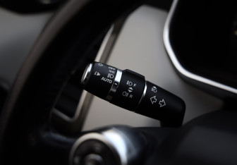 Подержанный автомобиль Land Rover Range Rover Sport 2016 года (22 фото)