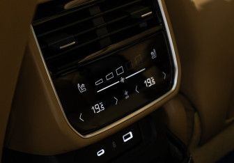 Подержанный автомобиль Lynk&Co 09 2023 года (30 фото)