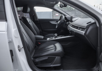 Подержанный автомобиль Audi A4 Sedan 2018 года (24 фото)