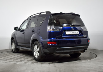 Подержанный автомобиль Mitsubishi Outlander 2011 года (7 фото)