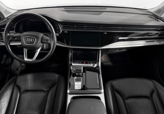 Подержанный автомобиль Audi Q7 2020 года (15 фото)