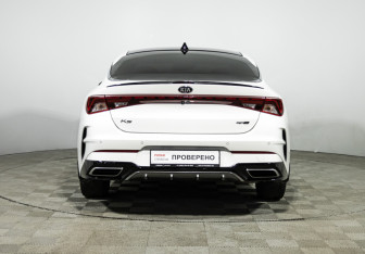Подержанный автомобиль Kia K5 2020 года (6 фото)