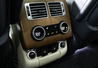 Подержанный автомобиль Land Rover Range Rover 2018 года (16 фото)