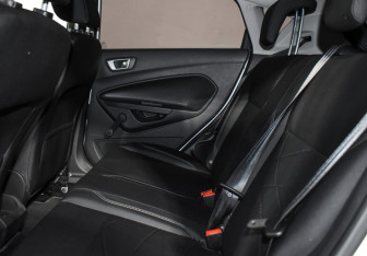 Подержанный автомобиль Ford Fiesta Hatchback 2017 года (12 фото)