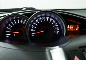 Подержанный автомобиль Toyota Verso 2013 года (12 фото)