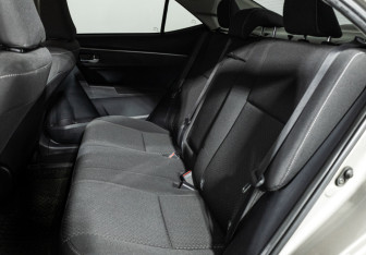 Подержанный автомобиль Toyota Corolla Sedan 2014 года (10 фото)