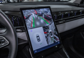 Подержанный автомобиль Geely Atlas 2024 года (14 фото)