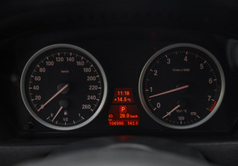Подержанный автомобиль BMW X6 2013 года (13 фото)