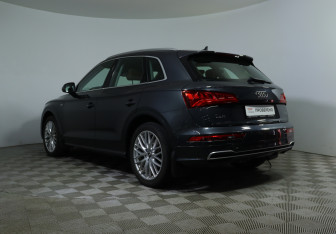 Подержанный автомобиль Audi Q5 2017 года (8 фото)