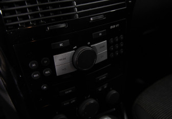 Подержанный автомобиль Opel Astra Hatchback 2010 года (15 фото)