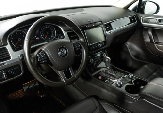 Подержанный автомобиль Volkswagen Touareg 2014 года (11 фото)