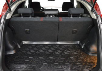 Подержанный автомобиль Nissan Juke 2013 года (15 фото)