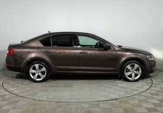 Подержанный автомобиль Skoda Octavia Liftback 2014 года (4 фото)