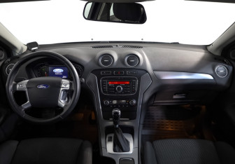 Подержанный автомобиль Ford Mondeo Sedan 2013 года (9 фото)