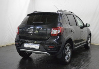 Подержанный автомобиль Renault Sandero 2019 года (5 фото)