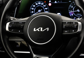Подержанный автомобиль Kia Sportage 2023 года (11 фото)