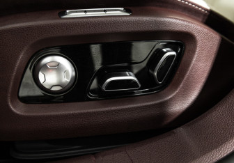 Подержанный автомобиль Hongqi H9 2023 года (14 фото)