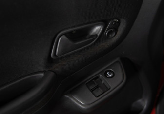 Подержанный автомобиль Suzuki Ignis 2006 года (19 фото)