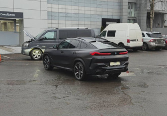 Подержанный автомобиль BMW X6 2020 года (6 фото)