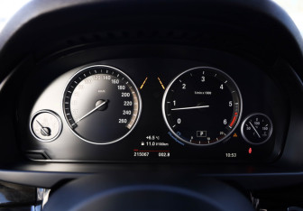 Подержанный автомобиль BMW X5 2014 года (18 фото)