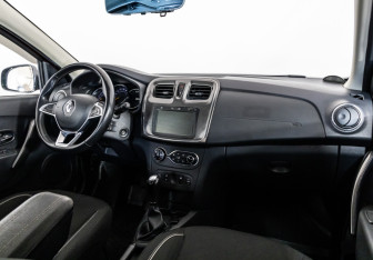 Подержанный автомобиль Renault Sandero 2020 года (9 фото)