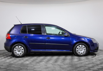 Подержанный автомобиль Volkswagen Golf Hatchback 2005 года (4 фото)