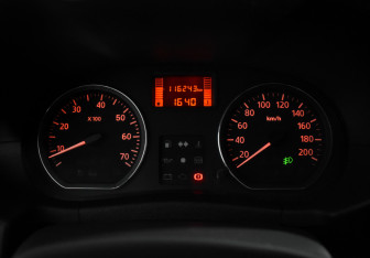 Подержанный автомобиль Nissan Terrano 2014 года (18 фото)