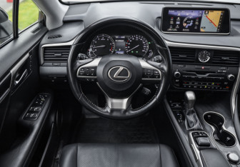 Подержанный автомобиль Lexus RX 2018 года (15 фото)