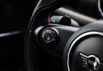 Подержанный автомобиль MINI Clubman Wagon 2018 года (13 фото)