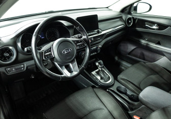 Подержанный автомобиль Kia Cerato Sedan 2019 года (11 фото)