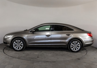 Подержанный автомобиль Volkswagen Passat CC 2010 года (8 фото)
