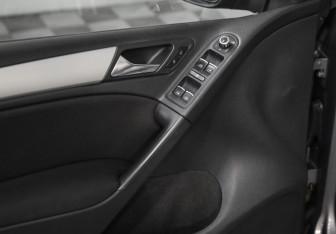 Подержанный автомобиль Volkswagen Golf Hatchback 2009 года (18 фото)