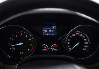Подержанный автомобиль Ford Focus Hatchback 2013 года (12 фото)