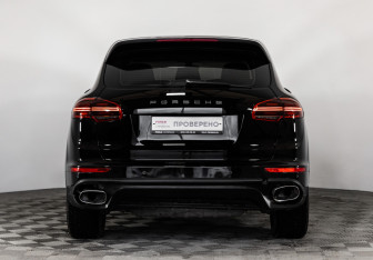 Подержанный автомобиль Porsche Cayenne 2015 года (7 фото)