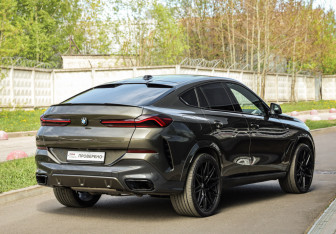 Подержанный автомобиль BMW X6 2023 года (6 фото)