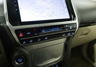 Подержанный автомобиль Toyota Land Cruiser Prado 2022 года (18 фото)
