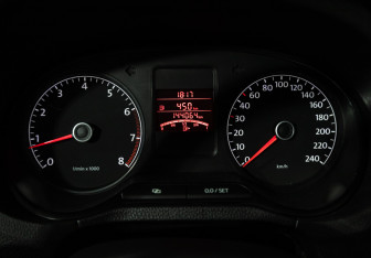 Подержанный автомобиль Volkswagen Polo Sedan 2014 года (12 фото)