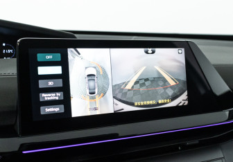 Подержанный автомобиль Changan UNI-V 2023 года (17 фото)