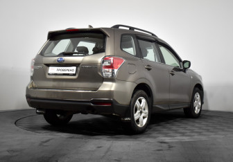 Подержанный автомобиль Subaru Forester Suv 2017 года (5 фото)