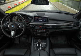 Подержанный автомобиль BMW X5 2016 года (11 фото)