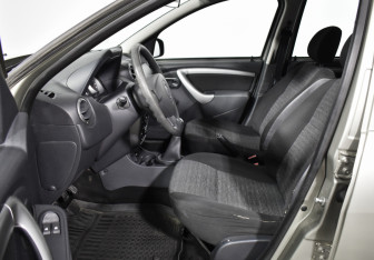 Подержанный автомобиль Renault Duster 2013 года (10 фото)