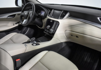 Подержанный автомобиль Infiniti QX50 2019 года (14 фото)