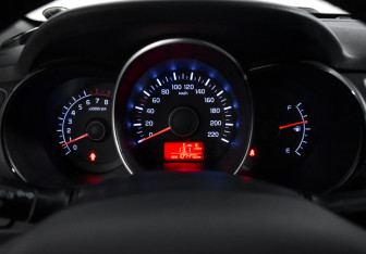Подержанный автомобиль Kia Rio Sedan 2012 года (17 фото)
