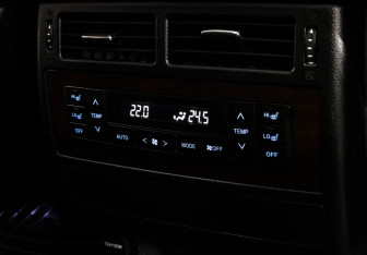 Подержанный автомобиль Toyota Land Cruiser Suv 2016 года (27 фото)